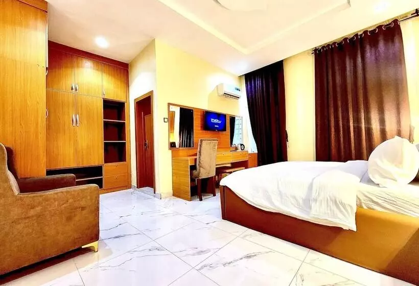 Buddiez Hotel & Resort