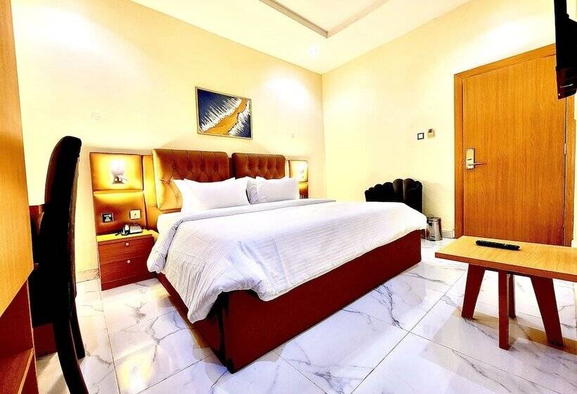 Buddiez Hotel & Resort