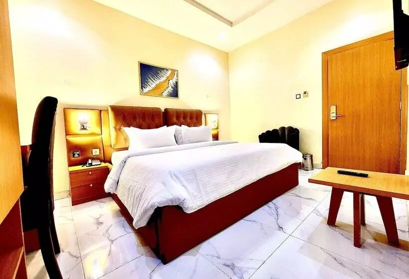 Buddiez Hotel & Resort