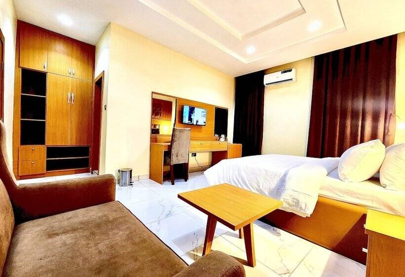 Buddiez Hotel & Resort