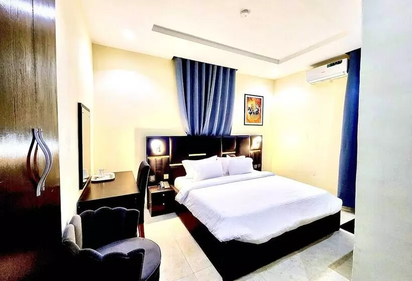 Buddiez Hotel & Resort