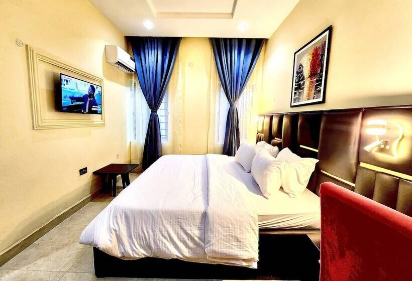 Buddiez Hotel & Resort