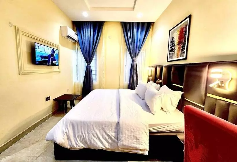 Buddiez Hotel & Resort