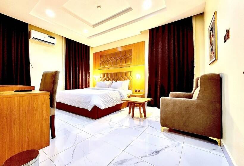 Buddiez Hotel & Resort