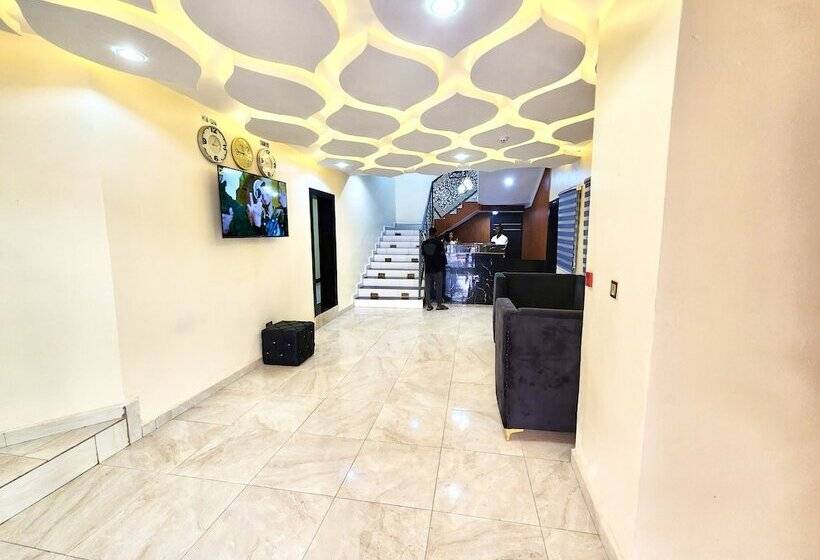 Buddiez Hotel & Resort