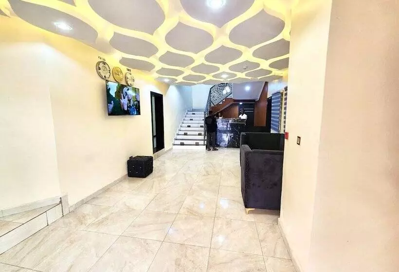 Buddiez Hotel & Resort