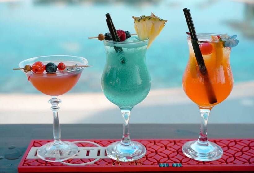 هتل Adamas Resort &