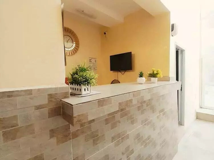 هتل Chukzie Suites & Apartments