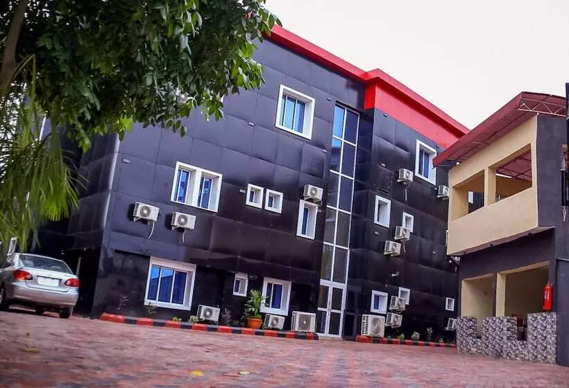 هتل Chukzie Suites & Apartments