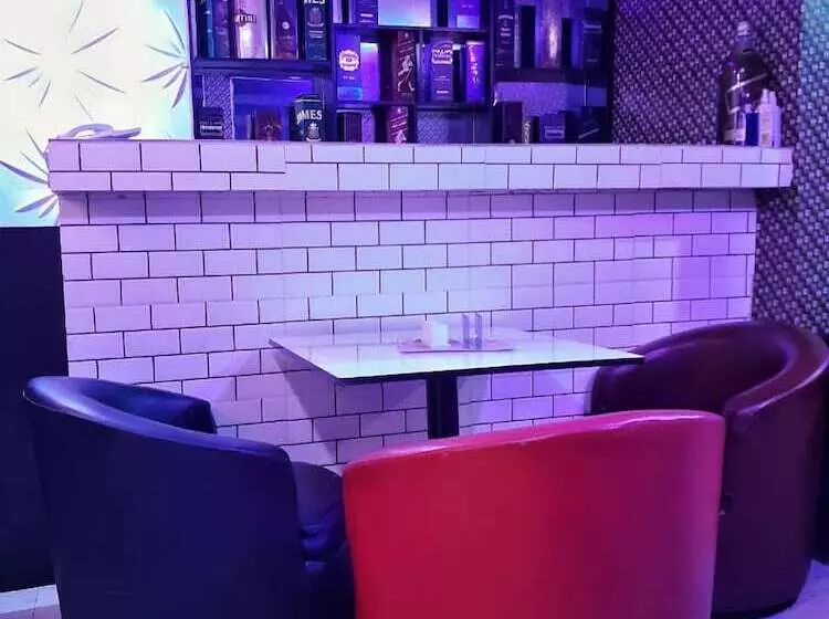 هتل Chukzie Suites & Apartments