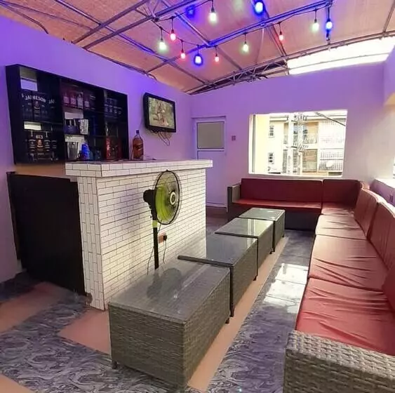 هتل Chukzie Suites & Apartments