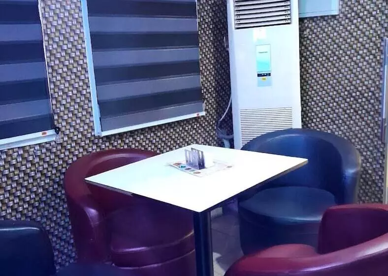 هتل Chukzie Suites & Apartments