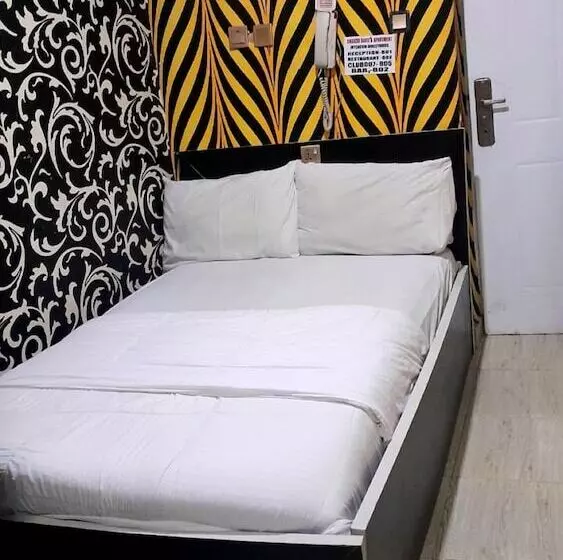 هتل Chukzie Suites & Apartments