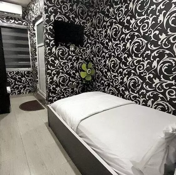 هتل Chukzie Suites & Apartments