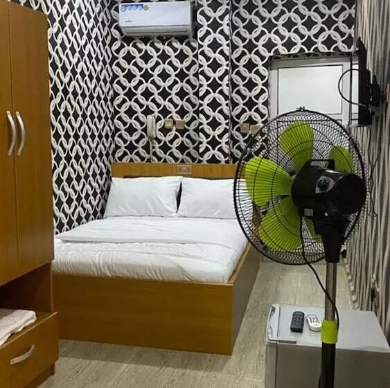 هتل Chukzie Suites & Apartments