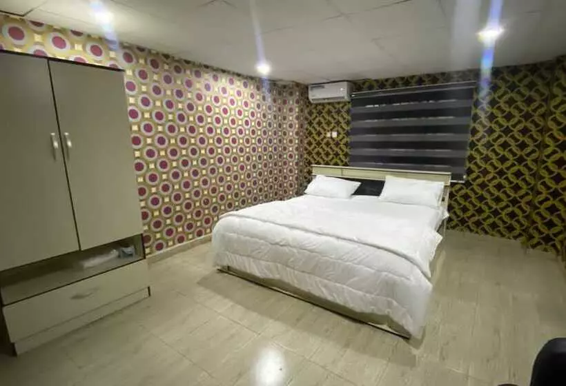 هتل Chukzie Suites & Apartments