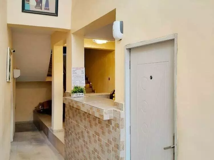 هتل Chukzie Suites & Apartments