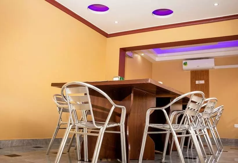 هتل Deposh Tororo