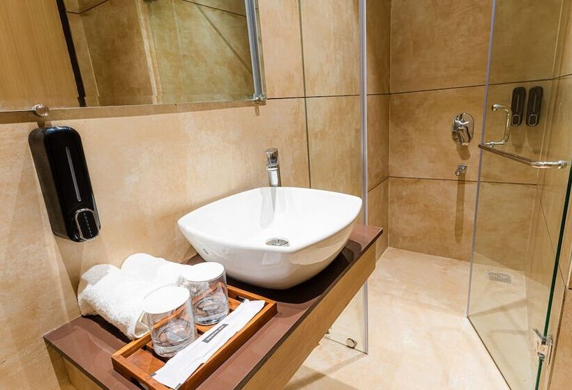 فندق Green Garden Cafe &