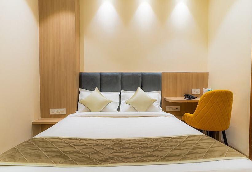 فندق Green Garden Cafe &