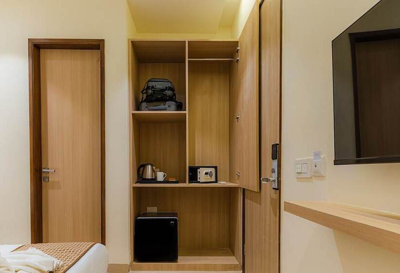 فندق Green Garden Cafe &