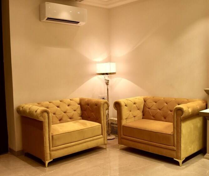 فندق Green Garden Cafe &