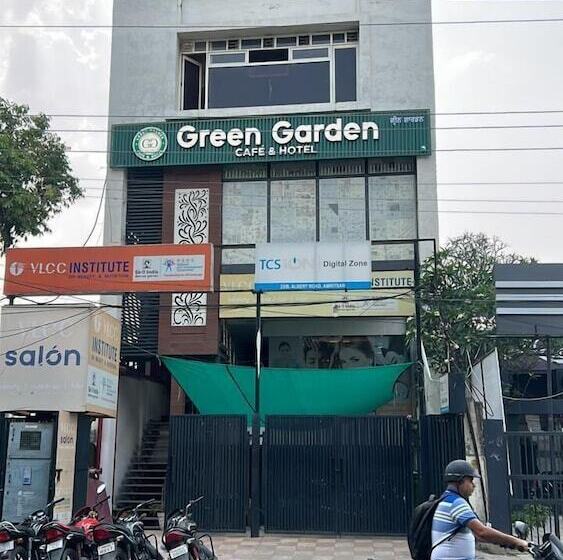 فندق Green Garden Cafe &