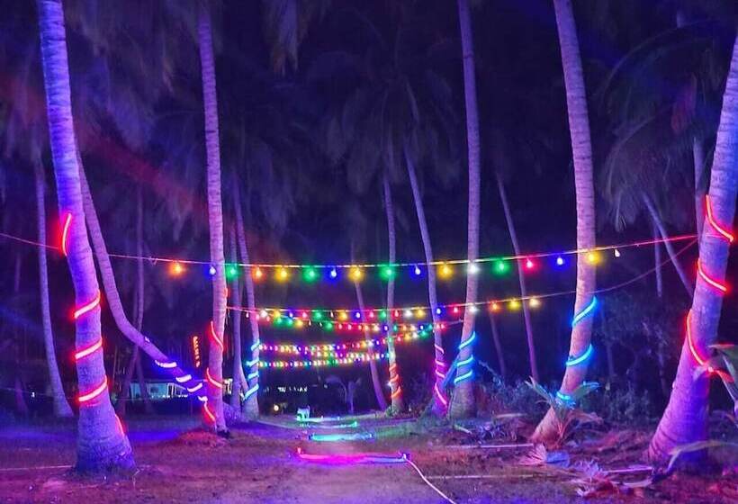 בית מלון כפרי Honeymoon Beach Resort