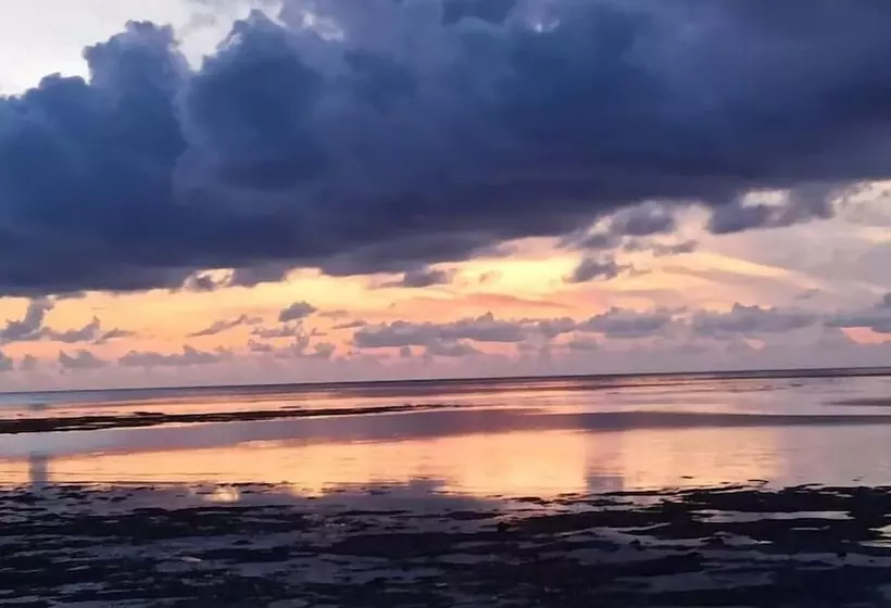 Hotelli Honeymoon Beach Resort