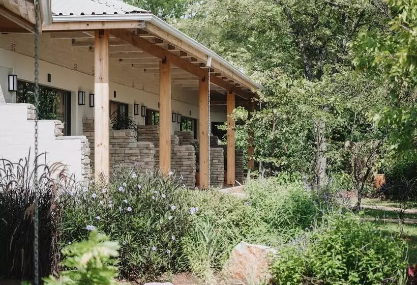 هتل Insika Lodge