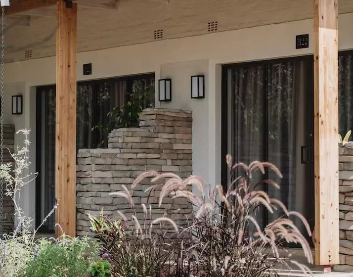 هتل Insika Lodge