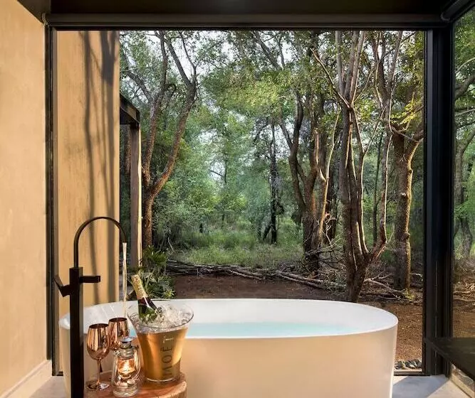 Hotelli Mbazo Safaris