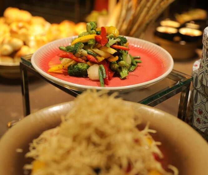 Отель Pagoda Centurion