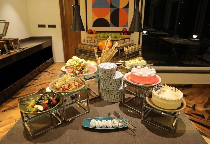 Отель Pagoda Centurion