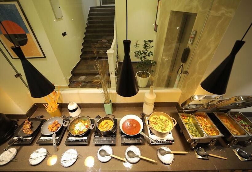 Отель Pagoda Centurion