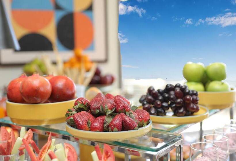 Отель Pagoda Centurion