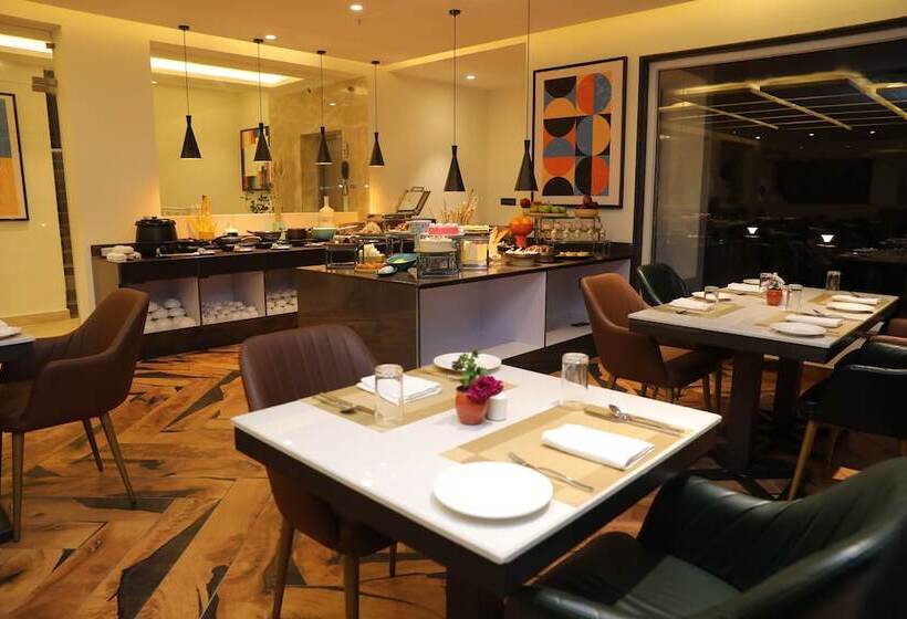 Отель Pagoda Centurion