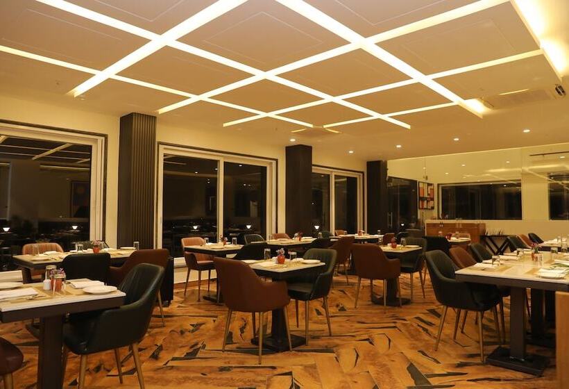 Отель Pagoda Centurion