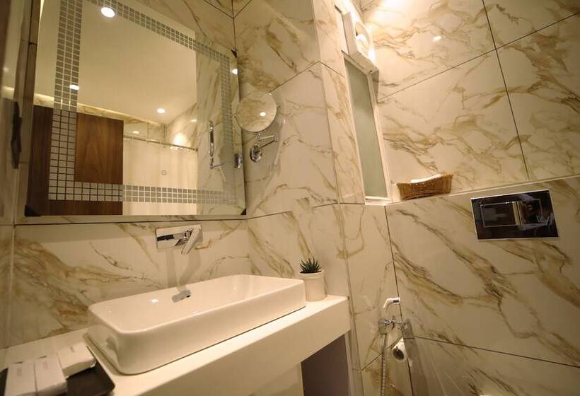 Отель Pagoda Centurion