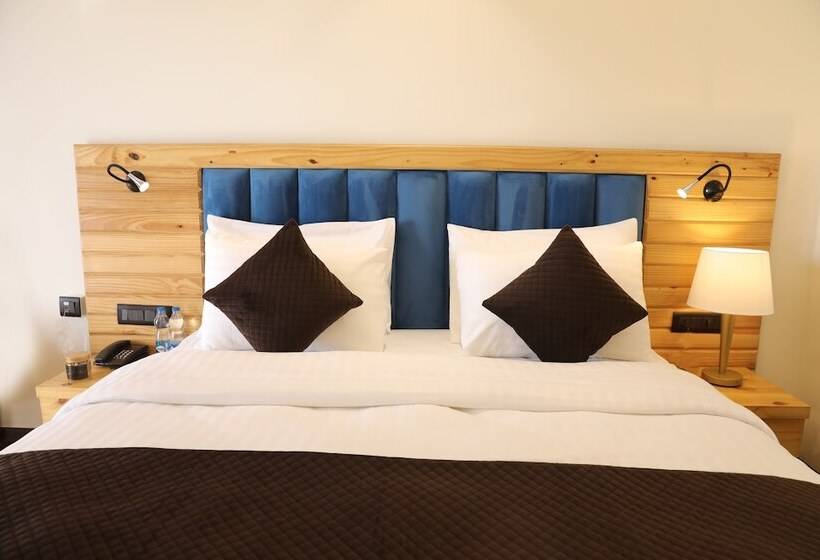 Отель Pagoda Centurion