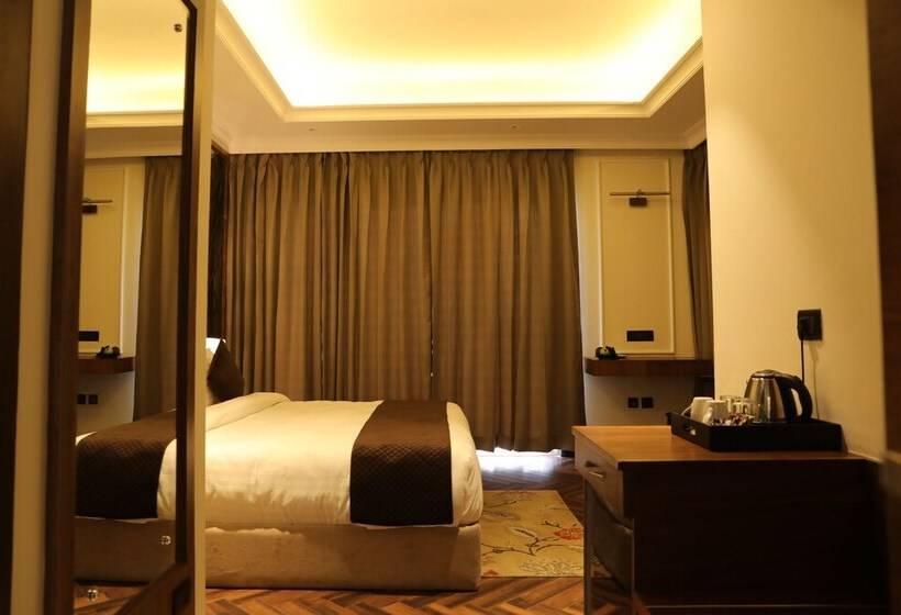 Отель Pagoda Centurion