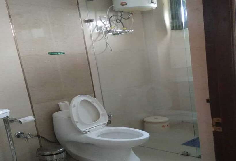 فندق Serkong House