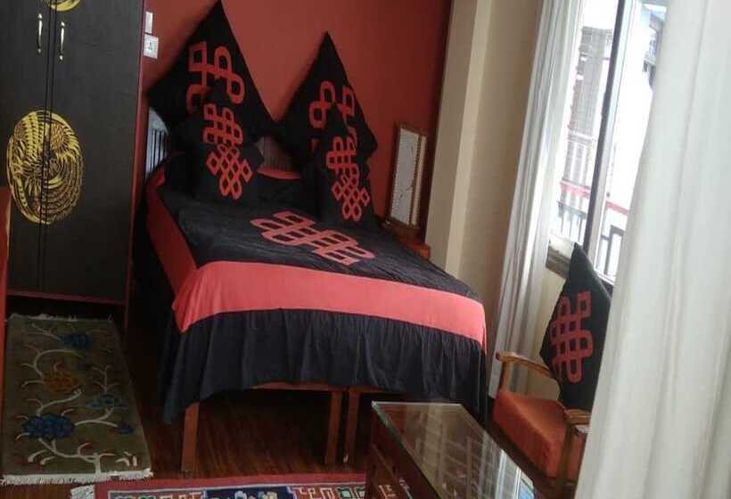 فندق Serkong House