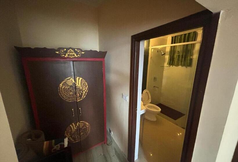 فندق Serkong House