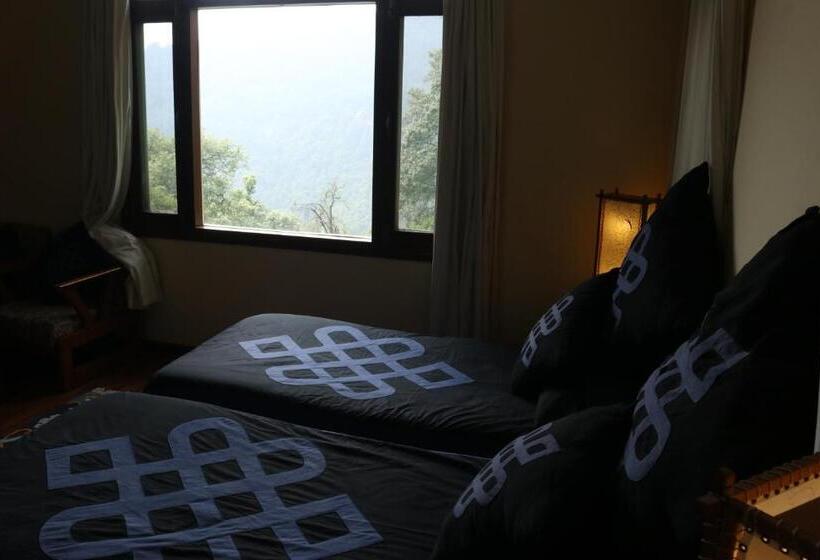 فندق Serkong House