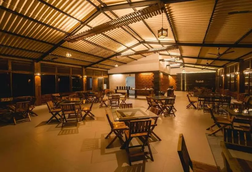Hotelli Shatavari Eco Resort