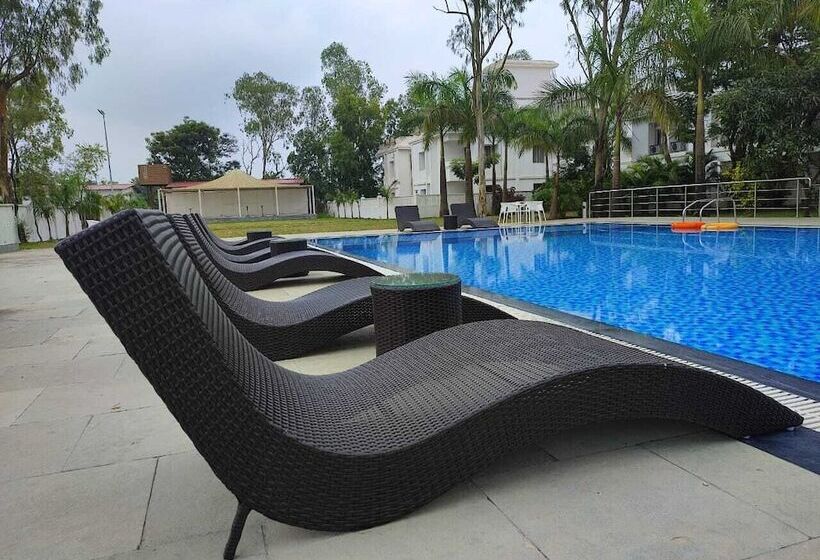 Hotel Sterling Stolen Heaven Lonavala