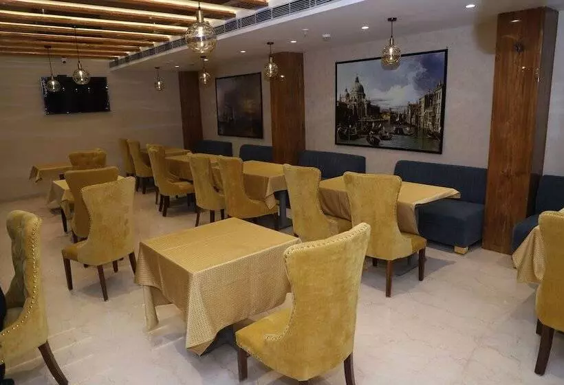 Hotelli The Royal Class