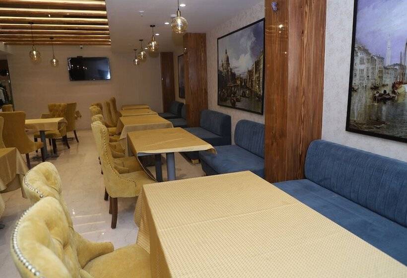 Hotel The Royal Class