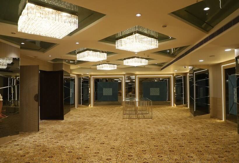 Hotel The Royal Class